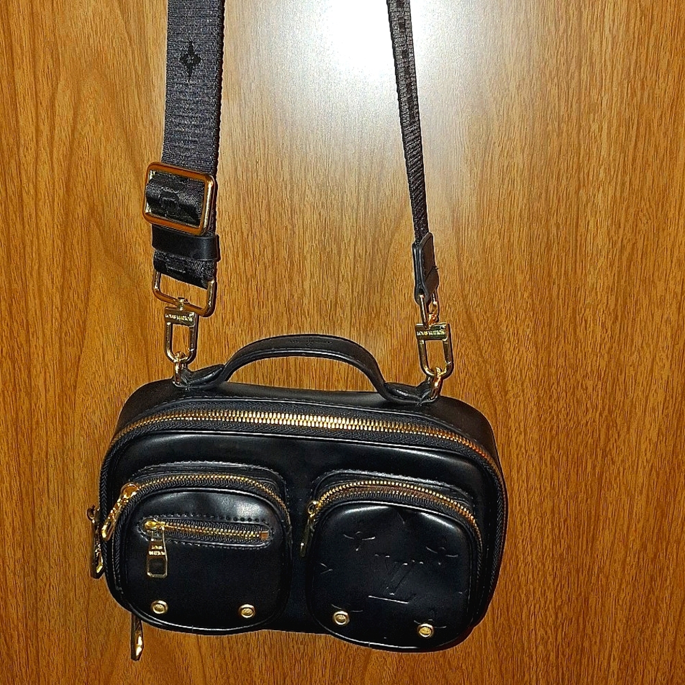 Louis Vuitton Utility Crossbody Shoulder Bag Calf Leather Black